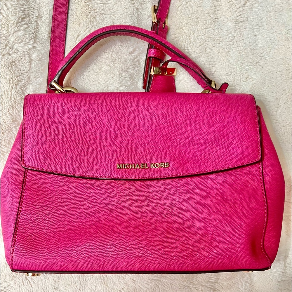 Michael Kors crossbody. I used it Mayb 2 times.